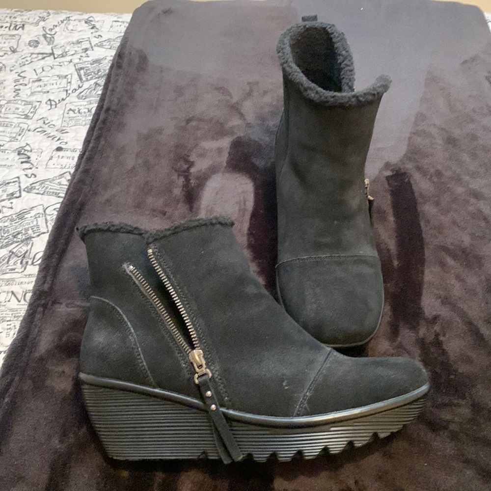 Skechers air cooled memory foam booties